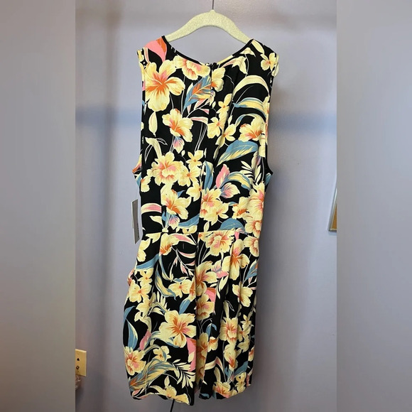 JUSTFAB front tie wrap romper - Picture 4 of 5